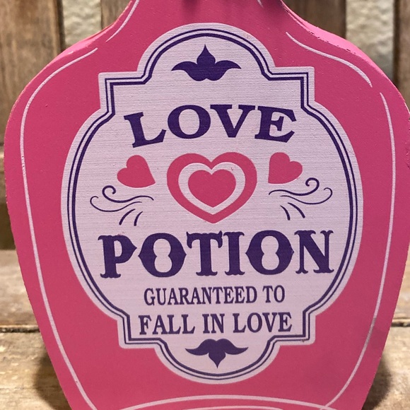 Valentine’s Day Love Potion Bottles Set of 2, Guaranteed To Fall In Love Sign - Picture 12 of 16